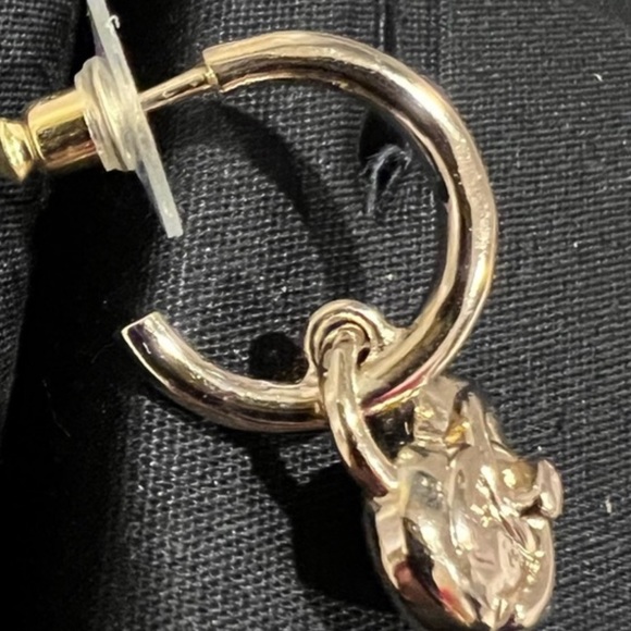 CHANEL GOLD EARRINGS WITH CC LOGO IN THE CENTER - Picture 6 of 10